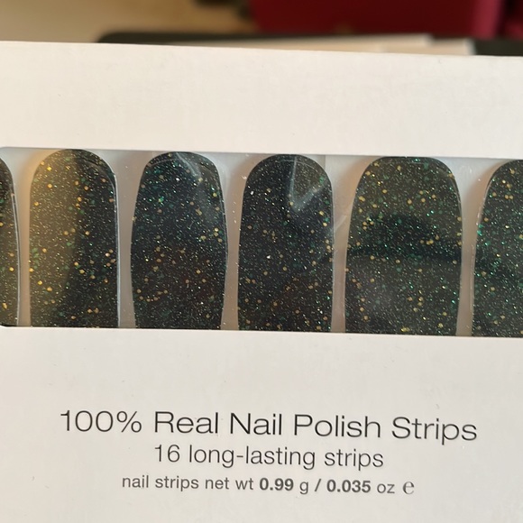 Color Street Nail Polish Strips - Dublin the Fun - Picture 3 of 5
